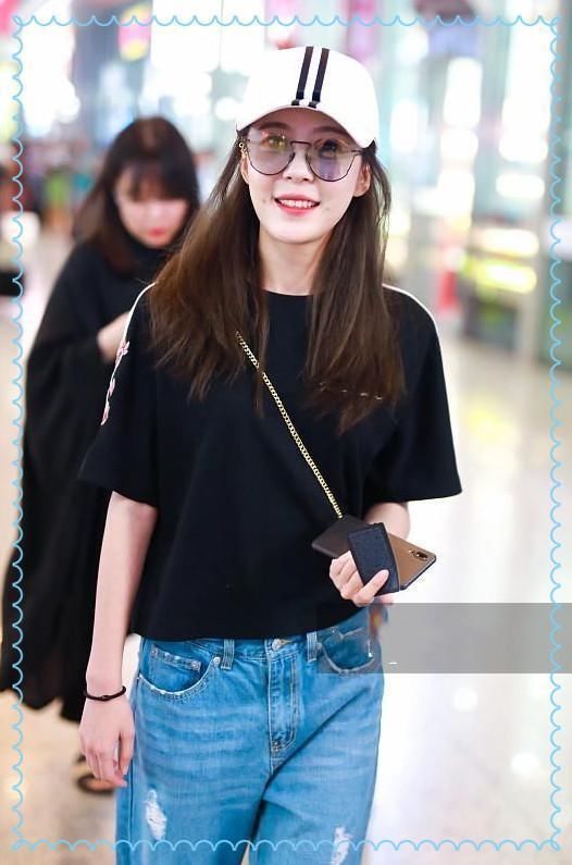 本以为李金铭的这件黑T恤够疯狂了,可看到乔欣,我瞬间折服了!