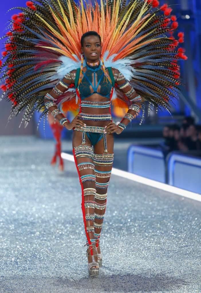 维秘复试，黑人“腿神”现身，猪蹄们连P图都不敢拉成这样!