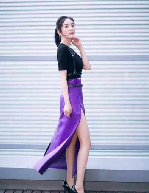 「以很好的修」高级感满满的“皮裙”穿法,摩登又帅气,大半时尚潮人都在穿
