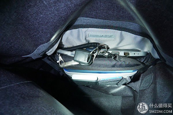 英伦气质的休闲与商务并存--KNOMO CROMWELL克伦威尔卷盖双肩包