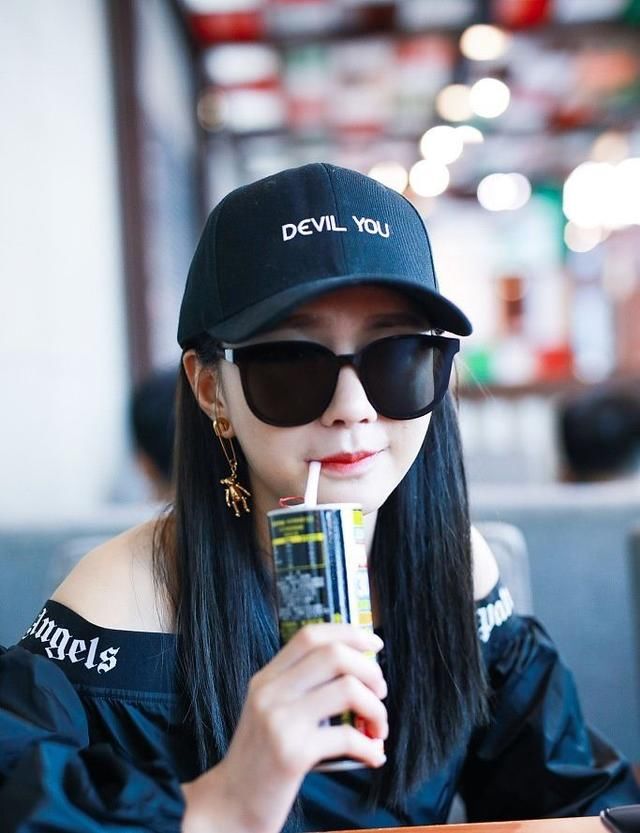 沈梦辰未修图照片曝光，网友：脸肥不止一圈呢！