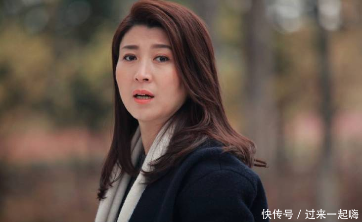 闫学晶全家福被曝光,老公千万家产,竟连小沈阳