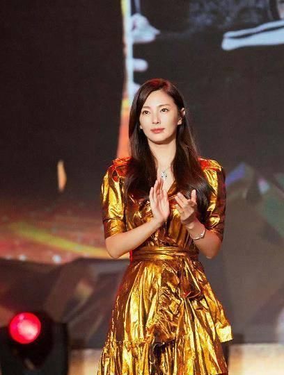  气质：这种女明星骨架大还并不是仍然美，张雨绮妖而脱俗，巩俐一直内置气质
