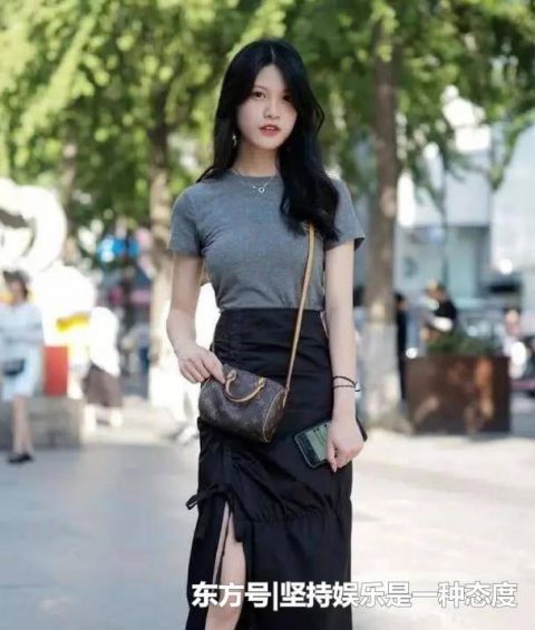  『粉色』街拍：气质高雅的美女，一条粉色的连衣裙，魅力女人味