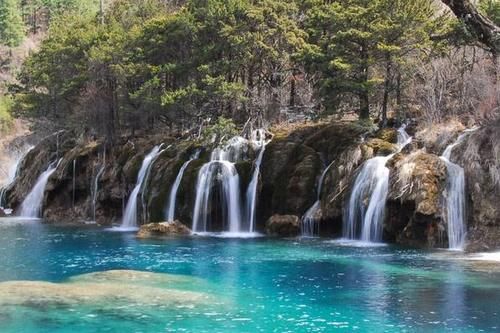 四川一个5A级景区，景色优美堪称人间仙境，美景让人流连忘返