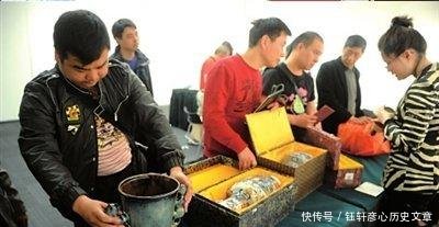 农村大姐带“水缸”鉴宝，专家报价120万，大姐转身就走