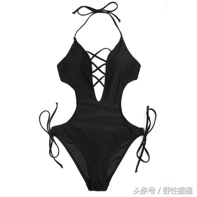 选对泳衣，才能在海边美得光芒四射