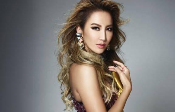 李玟真敢穿! 网纱裙露出黑白打底裤, 网友: 确实非常的迷人呀