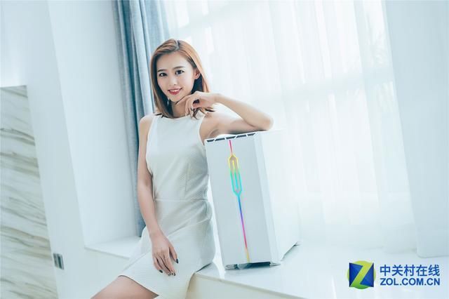 清爽高颜值 小姐姐和月光宝盒搭配更美