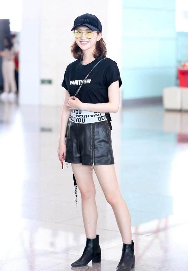 女明星们玩起了反季节穿鞋，网友：如果我这样可能会得脚气诶！