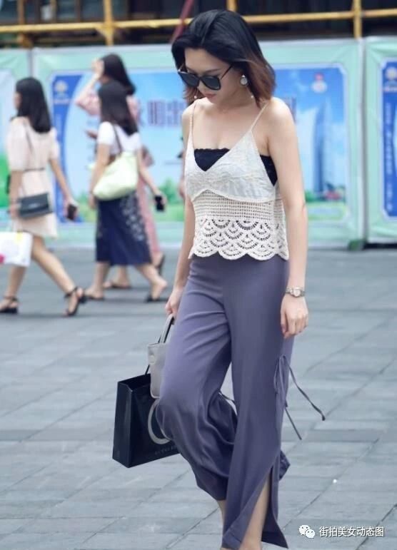 街头的潮流美女们，每个都是精准女孩