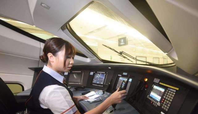  辞职：高铁司机年薪不高，为何很多老司机不想辞职？老司机：大