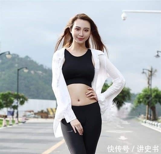  【气质】打底裤能够很好地提升视觉比例，休闲百搭又很保暖