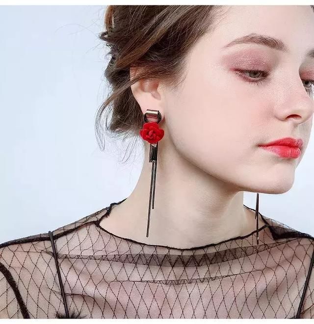 脸圆显胖10斤、上镜胖20斤，5招显脸小的神操作让你瘦成杨幂脸!