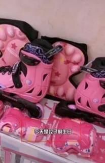  『夫妇』包贝尔夫妇为女儿庆生，5岁的她五官渐渐长开，俏皮精致惹人爱