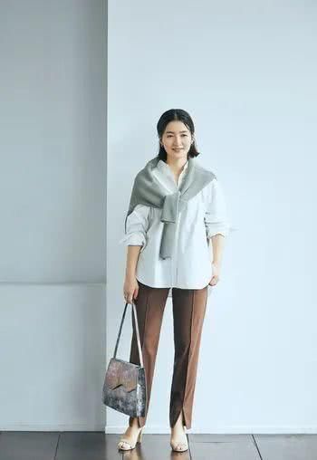 『伊藤真知』他们的基础款也不一般 每一件都能穿很多年