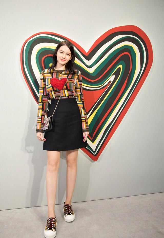 李诗颖颜值和迪丽热巴有的一拼，这是要火的节奏？