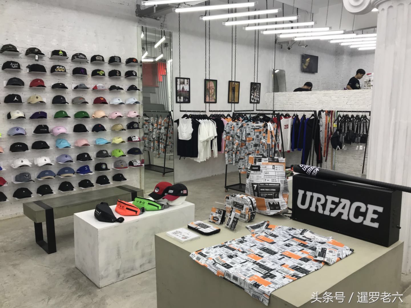 在曼谷暹罗广场花690泰铢买件限量版“潮服”!全身尽是条形码!