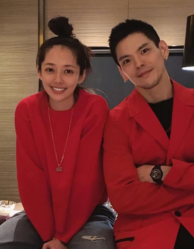  『雅兴』同禽不同命，郭碧婷家的小鸡住豪宅昵称小恶魔，时髦小向太好雅兴