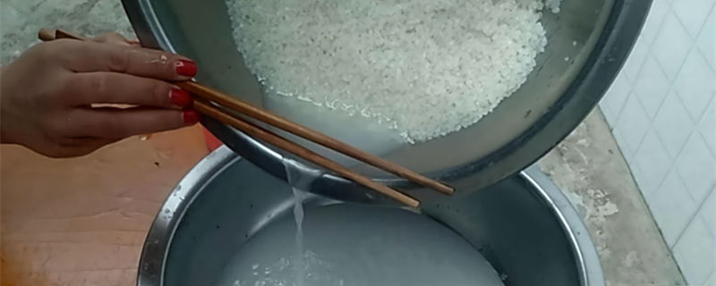  [淘米水]用淘米水洗头发还需要洗发露吗