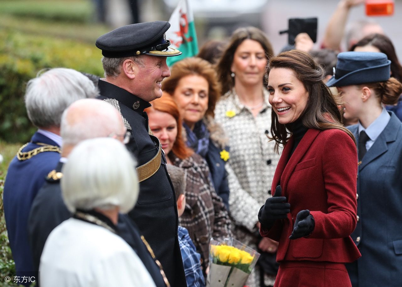 梅根王妃着装没法跟凯特王妃，网友:因为人家根本就不想比