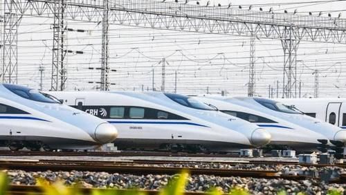  「车站」我国在打造的一条高铁大动脉，全线设10个车站，串联2大