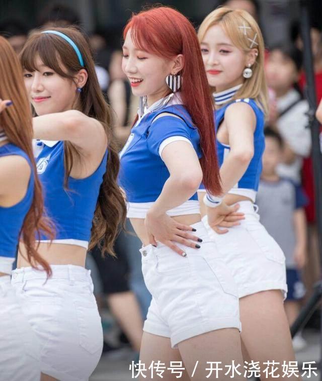 迪丽热巴孟美岐同穿破洞裤, 一个水蛇腰一个粗腰, 网友: 差距真大