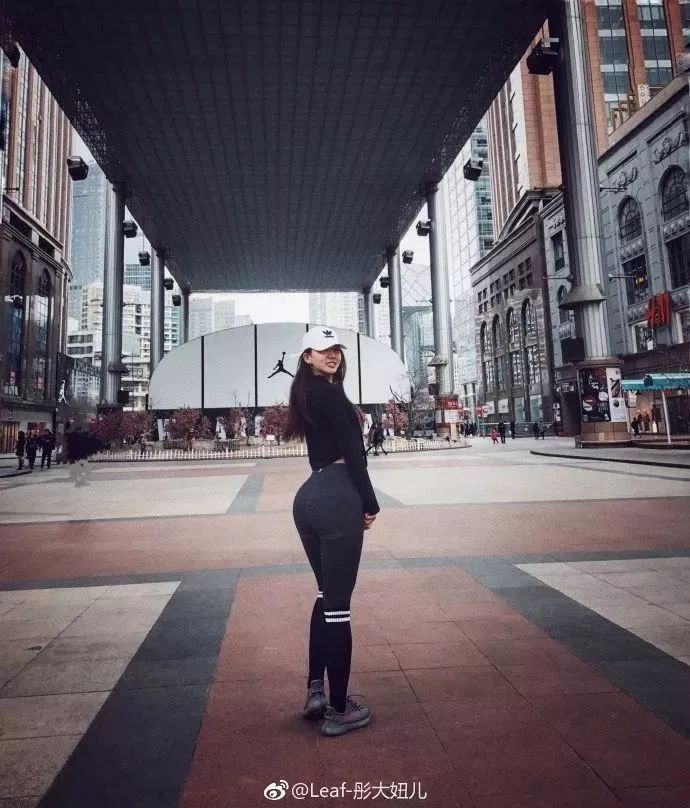 中国版“李燕花”刷爆健身圈，180cm的她获得比基尼冠军惊艳全场!