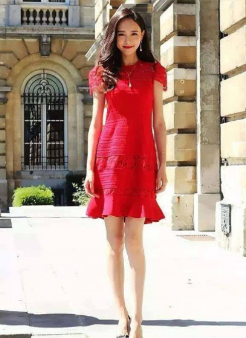 八位穿红裙的女星,阿娇优雅,赵丽颖可爱,她最仙