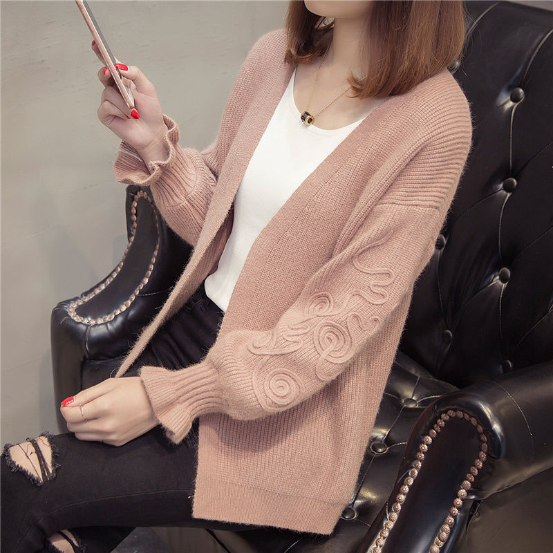 悄悄告诉，今秋娃娃衫又火了!看下面这样穿:气质出众，美到窒息