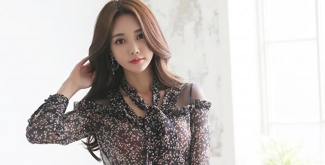 人像摄影：淡淡的妆容，让小姐姐看上去更加的柔美动人