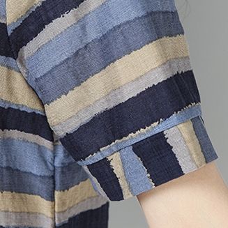 身材丰满的女生穿这样的,紧身T恤性感火辣,男人都直勾勾的看着