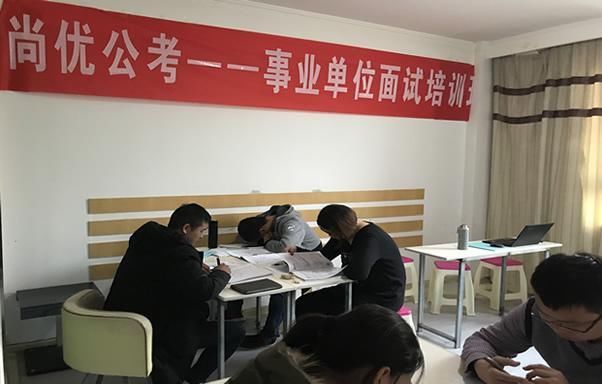 2018国考公务员面试真题预测:朋友走后门怎