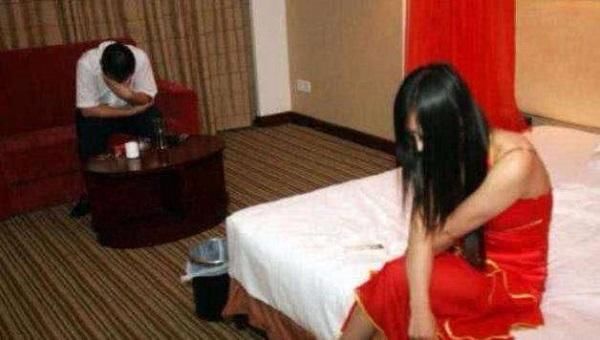 火车站大妈“拉客”,宾馆30元一晚,到底啥样?游客:去过就明白