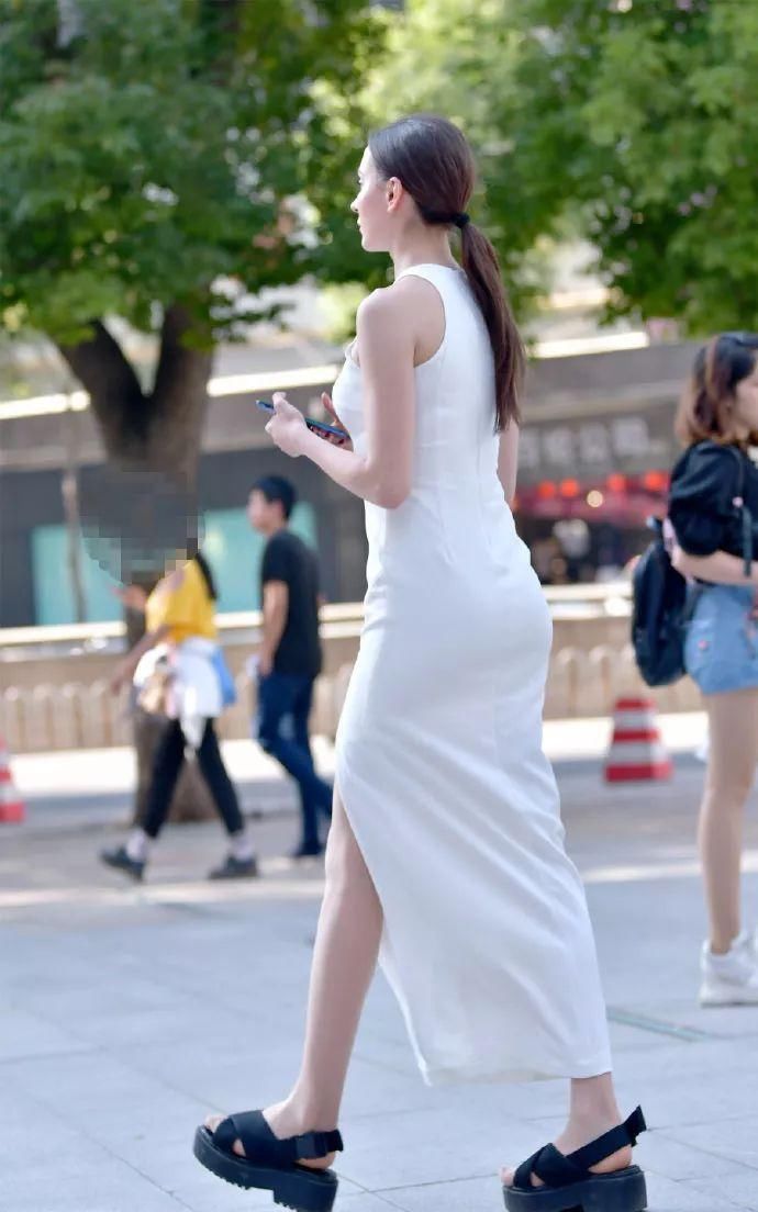 街拍:第一次发现欧美女性也能如此优雅!