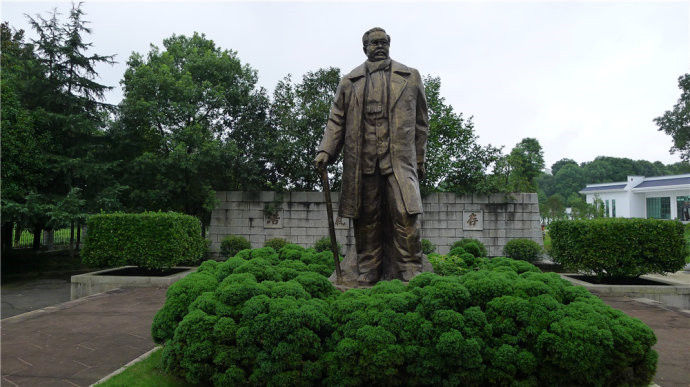任弼时故居:汩罗山水毓奇英，忧国忧民此一生