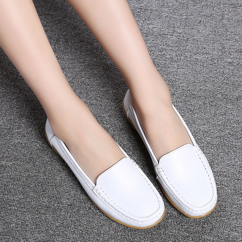 国庆旅游，50岁婆婆穿这休闲鞋，没高跟鞋累脚还显嫩，忒舒适