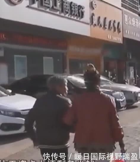  儿子@养儿防老，老人想拿回自己退休卡，儿子你们要给我吃颗定心丸