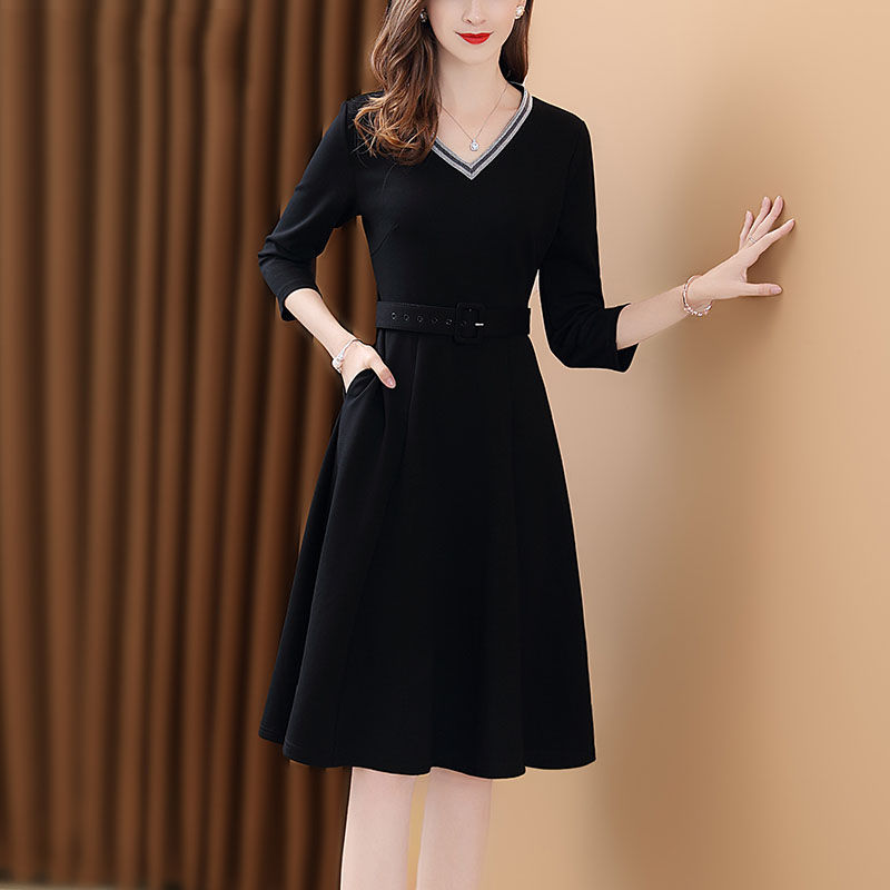 难怪姐姐都不买夏装，3小时前刚上架的秋裙实在太美，真想全买了