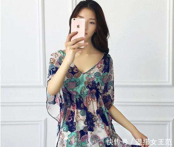 去海边, 比基尼和连体泳衣, 哪个才是你的最爱?