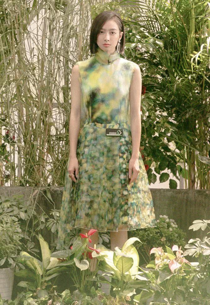 宋茜穿什么都好看，穿一件浅绿色的裙子，仙气十足!