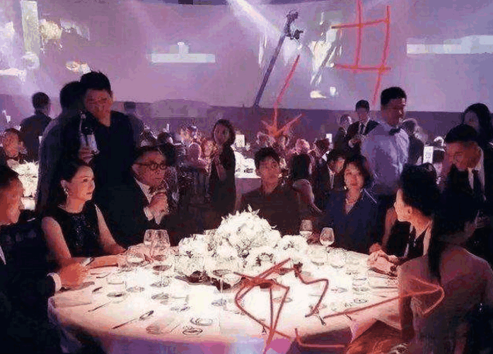 井柏然倪妮被爆分手实锤, 婚期告吹引粉丝泪目: 生小孩都是骗人的