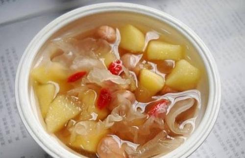 新鲜银耳和干银耳，到底有啥区别？不懂的人，别乱吃了！小心吃错