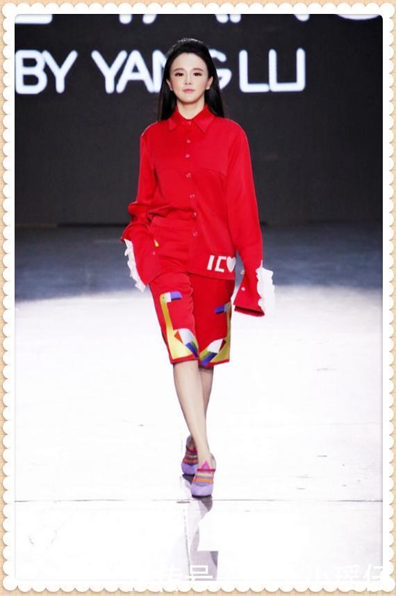 冉莹颖不得了！一条高腰裤胸下全是腿，网友：这身材看了流鼻血！