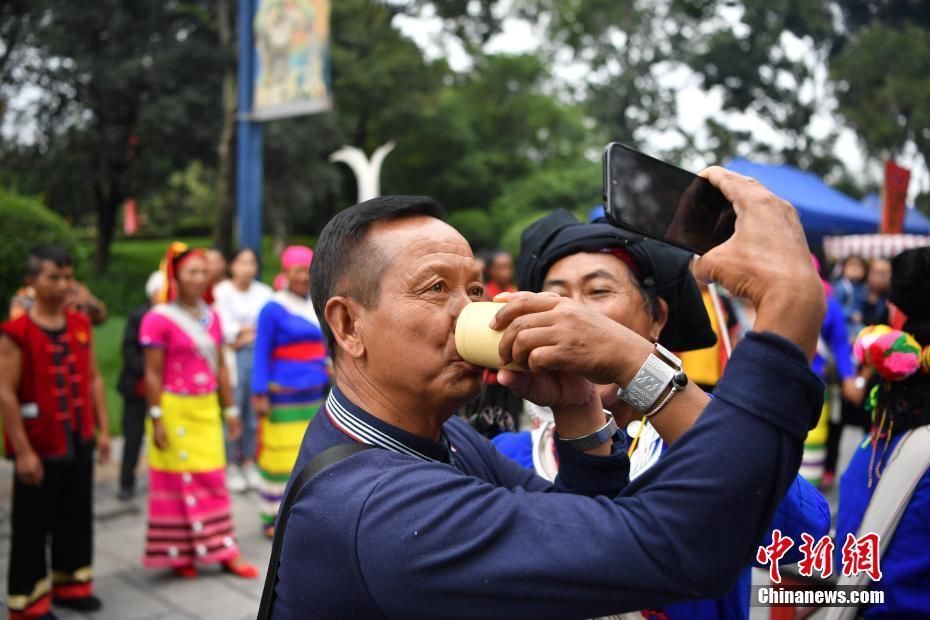 云南昆明佤族民众欢庆“新米节”