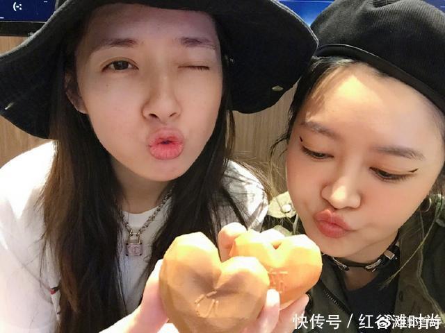 郭碧婷出席活动，礼服上半身开好大，网友：以前的清纯气质全没了