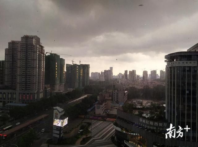 滚动 | 开启“倒水模式”，中山强降雨伴雷电大风来袭，出门请小