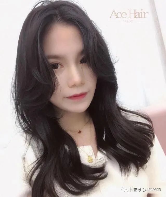  女人@最近很火“春天烫”，显瘦又女人味十足！