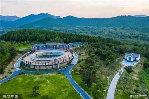 山东潍坊：森林公园秋景如画