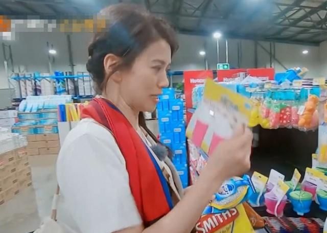 《妻子2》袁咏仪章子怡去购物,两人的消费习惯却透露了真实状态